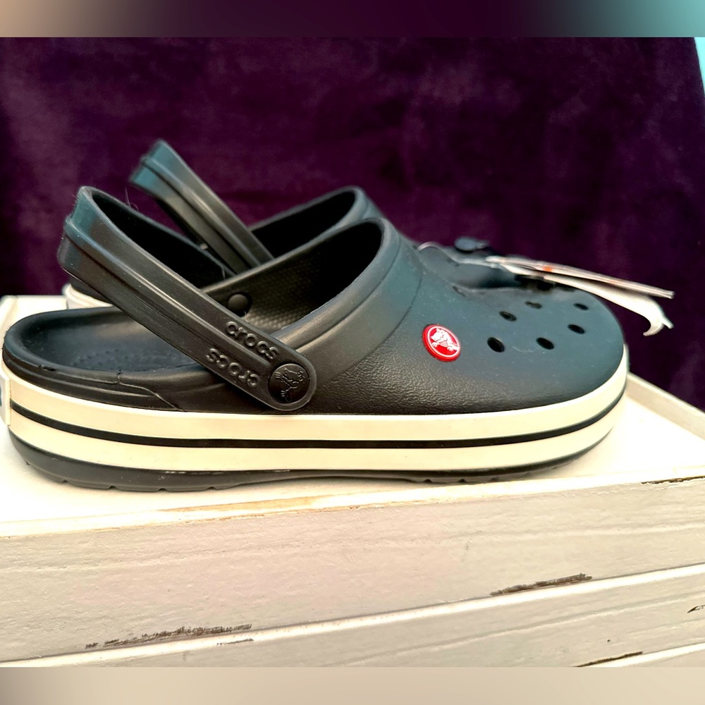 NWT black crocs women’s 11 men’s 9.